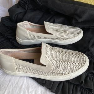 Light khaki woven loafers by Madden, 8